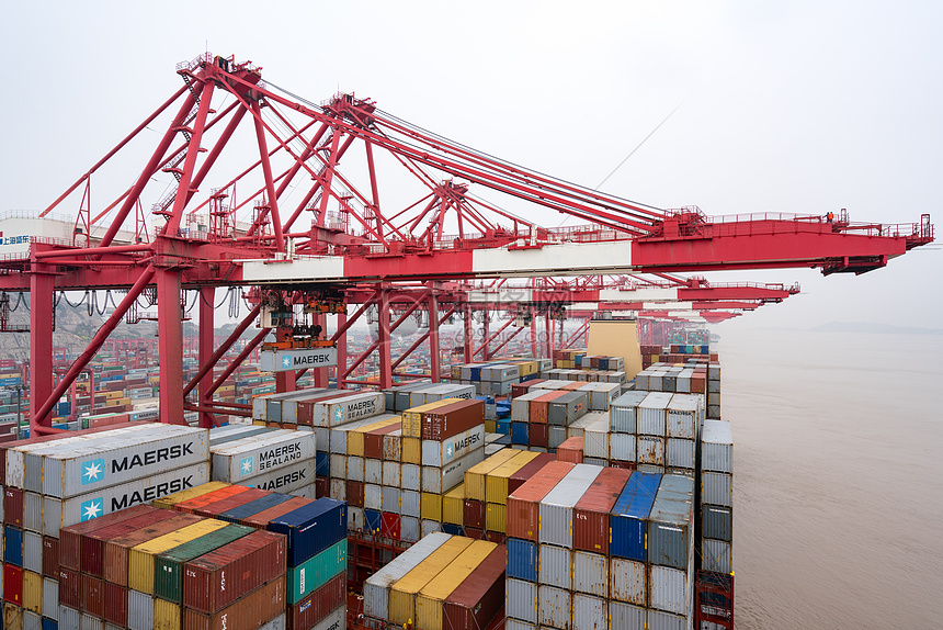 港口物流運(yùn)輸 全球貿(mào)易的動(dòng)脈